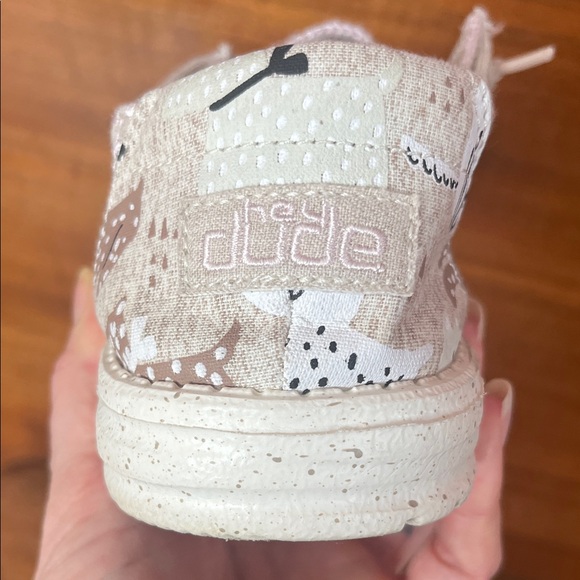 EUC Hey Dude Beige Animal Print Shoes - Picture 8 of 16